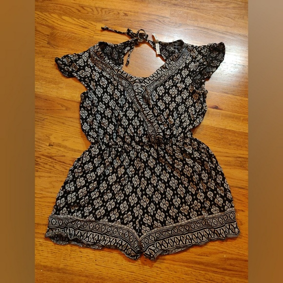 Romper - Picture 1 of 3